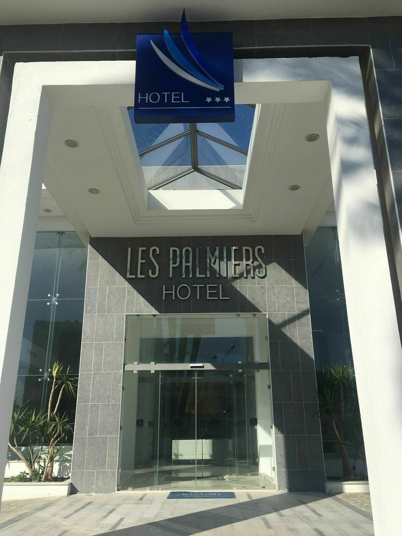 Hotel Les Palmiers Монастир Екстериор снимка