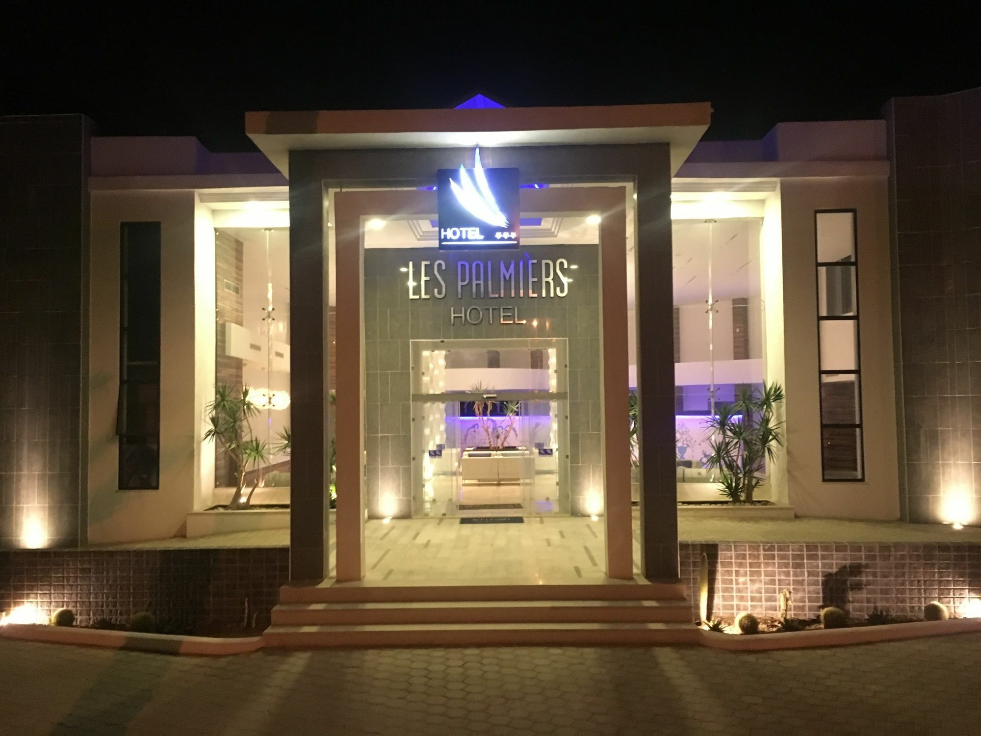 Hotel Les Palmiers Монастир Екстериор снимка